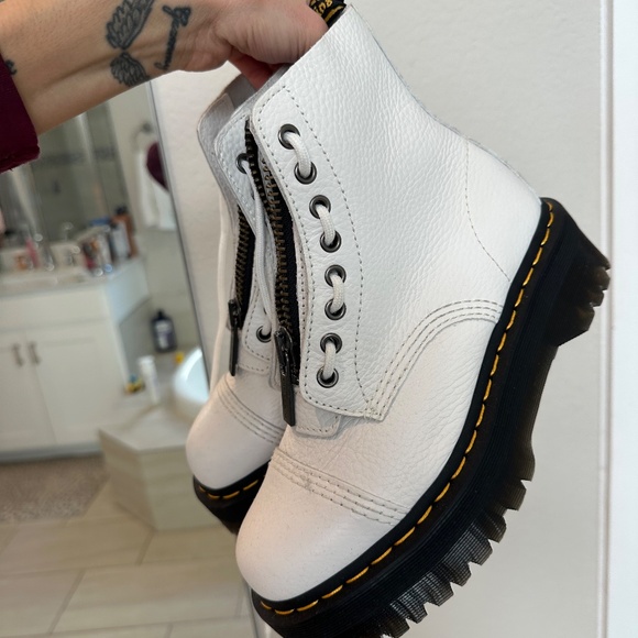 Doc Martens Sinclair White Aunt Sally Leather Platform Boots - Picture 2 of 3